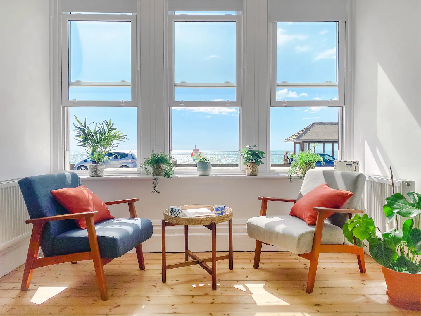 Gorgeous beachfront flat, uninterrupted sea views!