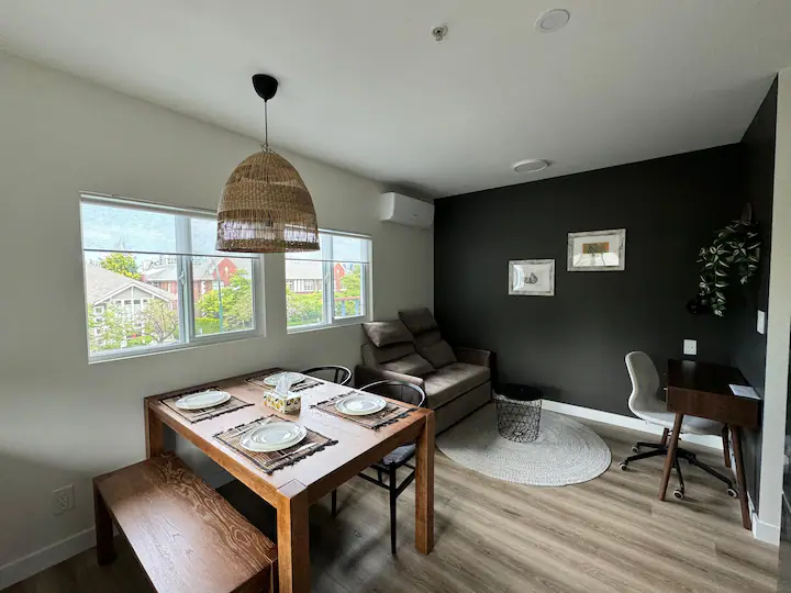 Newly Reno'd Burrard 1 Bed Suite