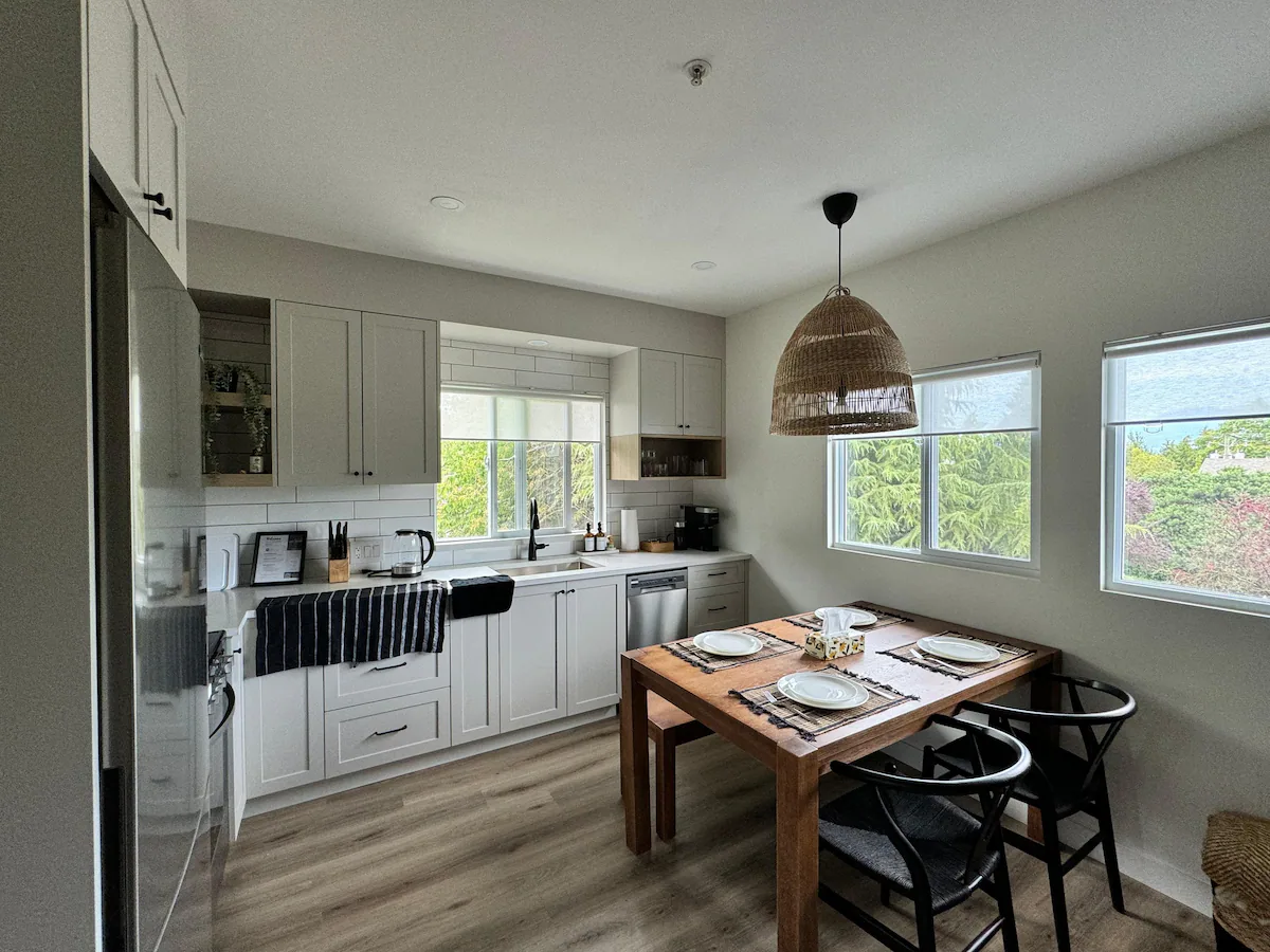 Newly Reno'd Burrard 1 Bed Suite