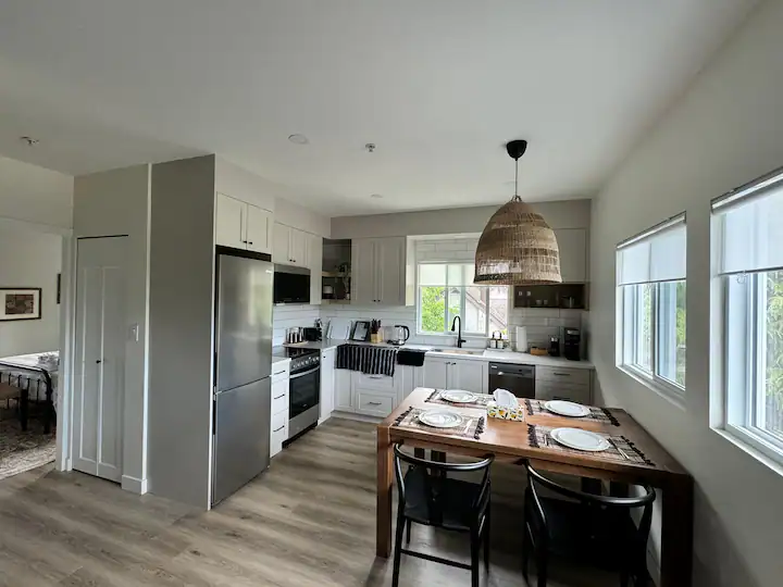 Newly Reno'd Burrard 1 Bed Suite
