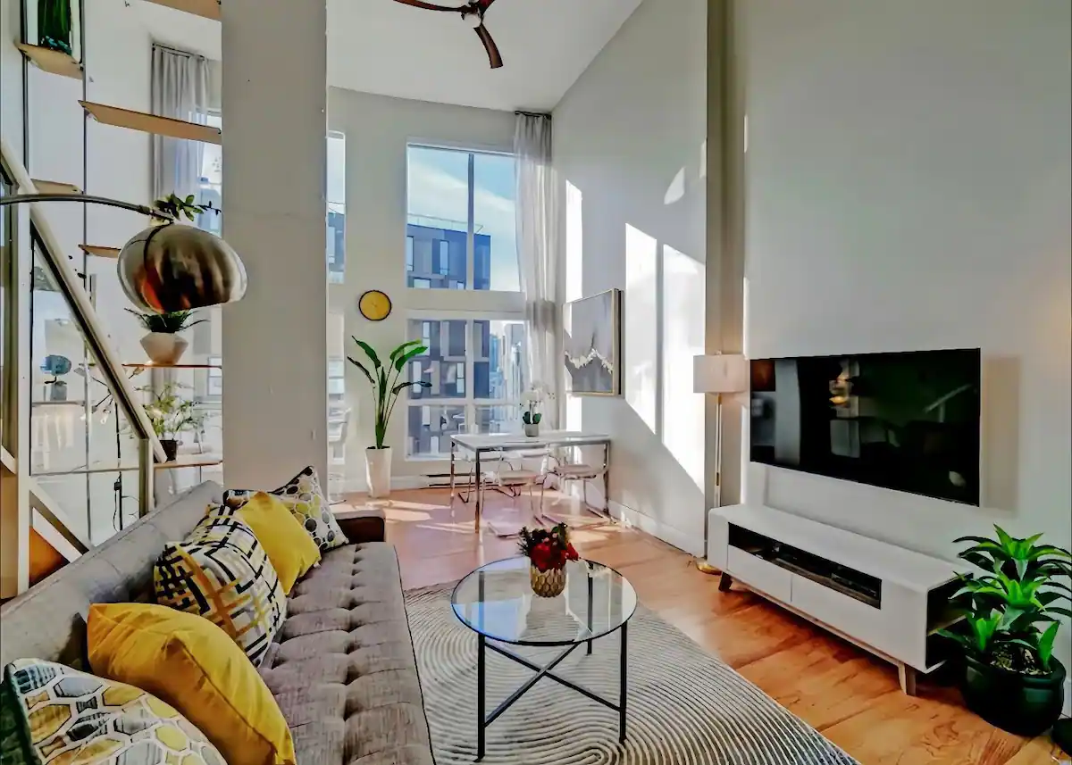 Modern & Bright 1BD Loft in downtown Vancouver