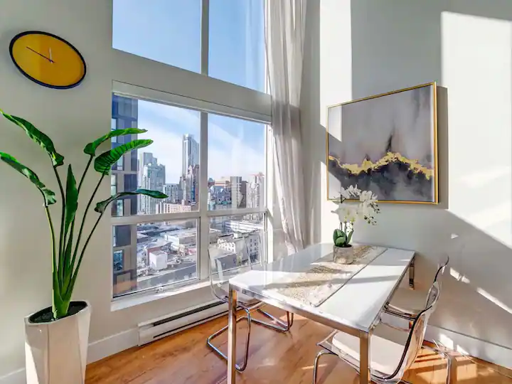 Modern & Bright 1BD Loft in downtown Vancouver