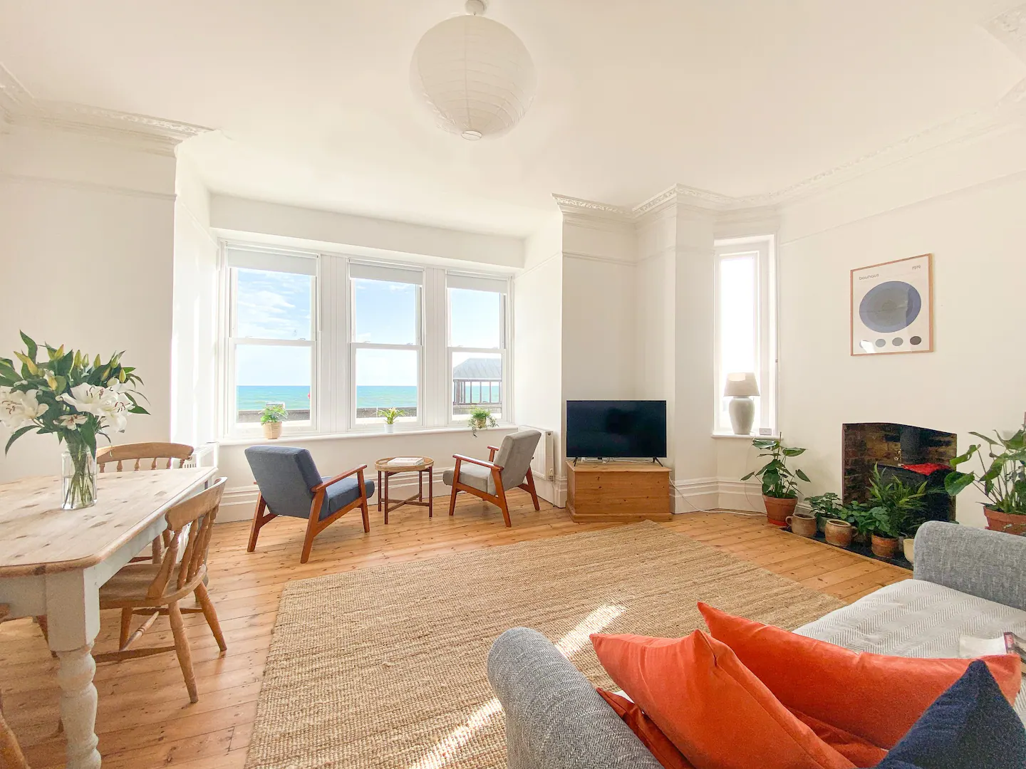 Gorgeous beachfront flat, uninterrupted sea views!