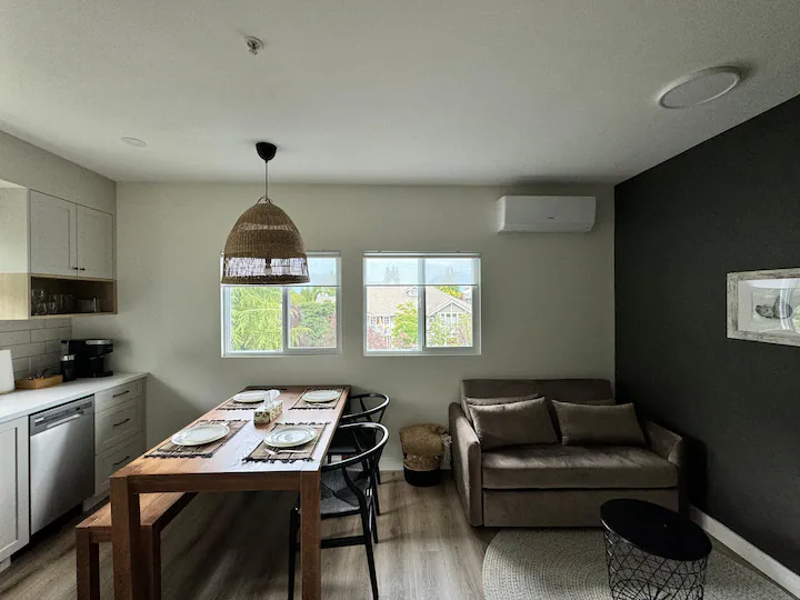 Newly Reno'd Burrard 1 Bed Suite